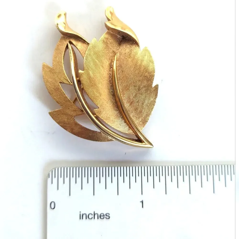 Vintage Crown Trifari Textured Brushed Gold Tone Double Leaf Brooch